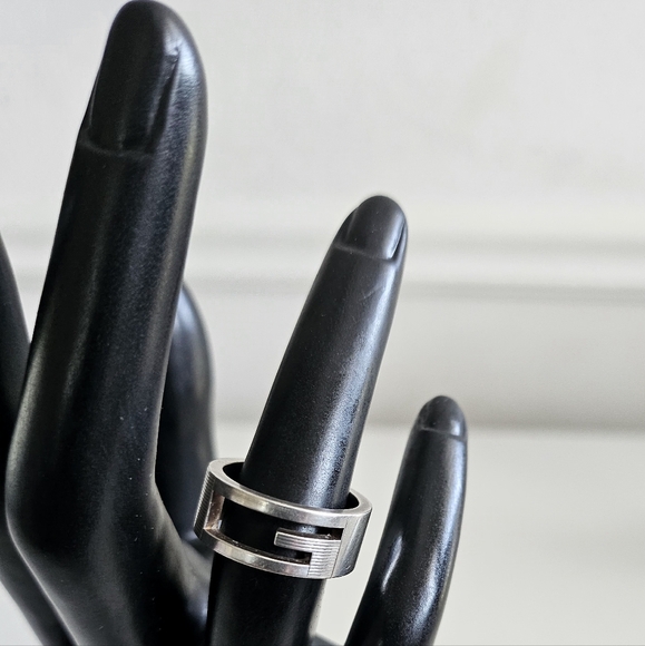 Gucci G Sterling Silver Ring - Picture 3 of 7